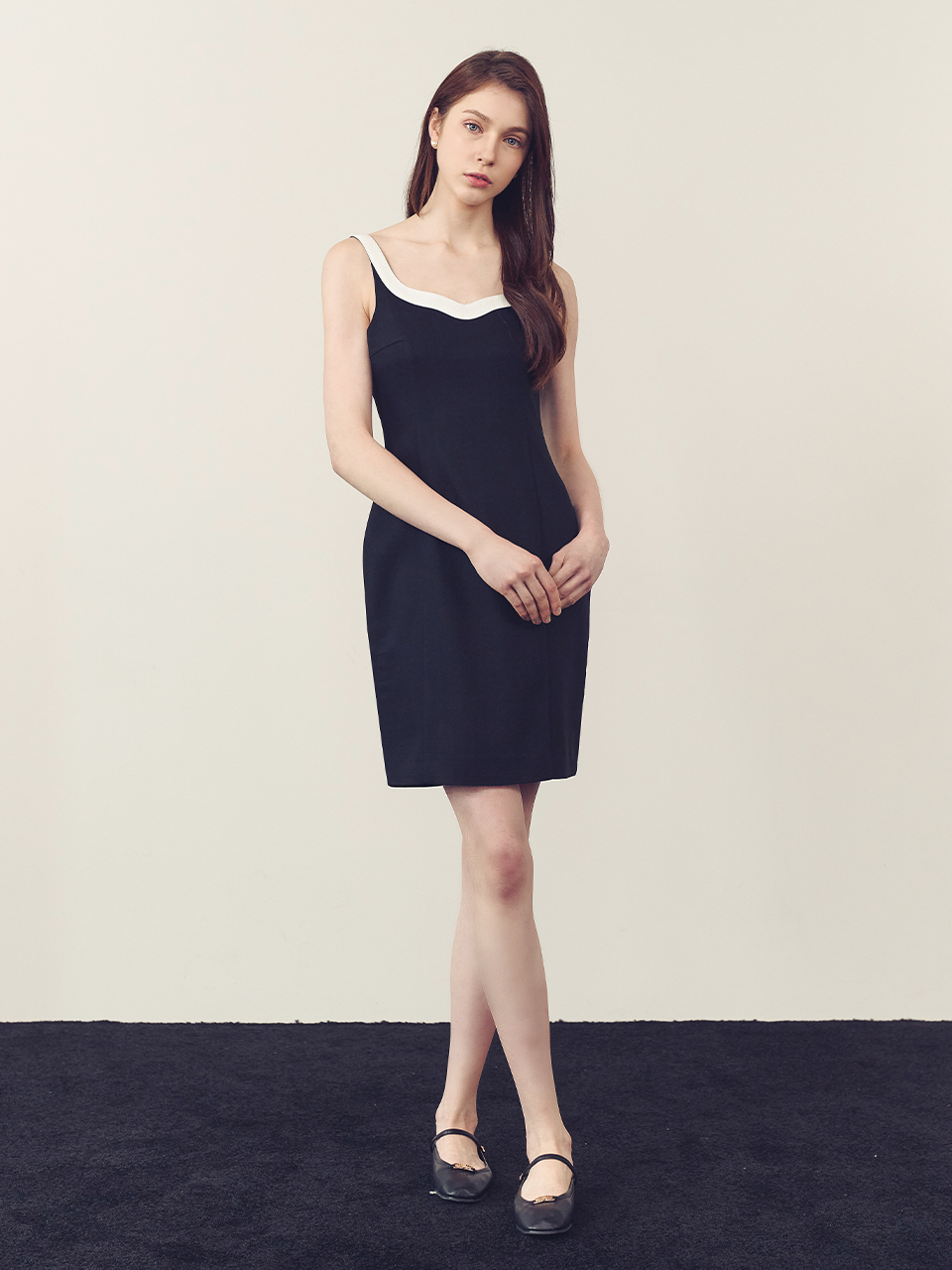 로즈 라이닝 미디 드레스 - 블랙