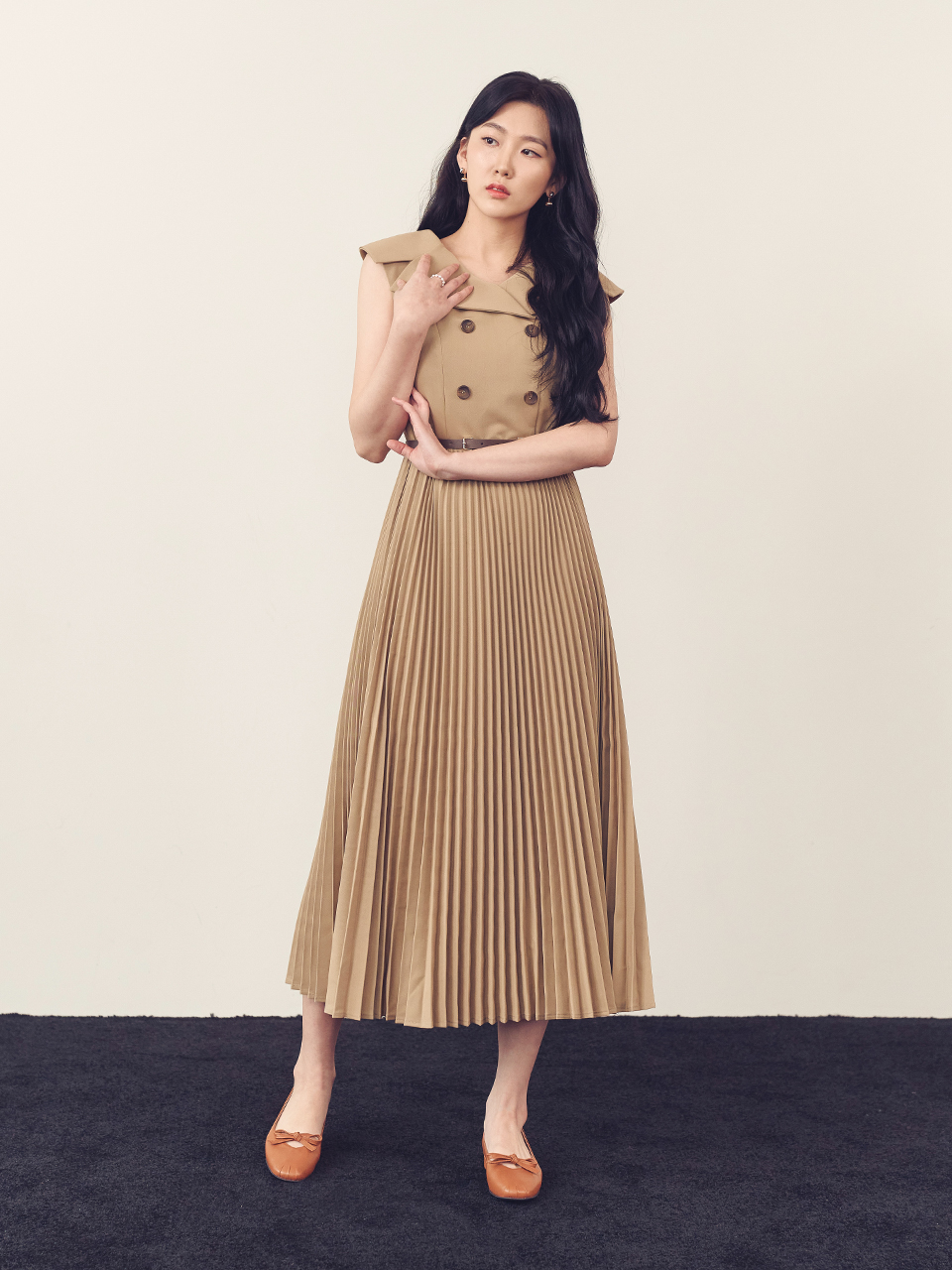 23SS) off pleated dress - brown