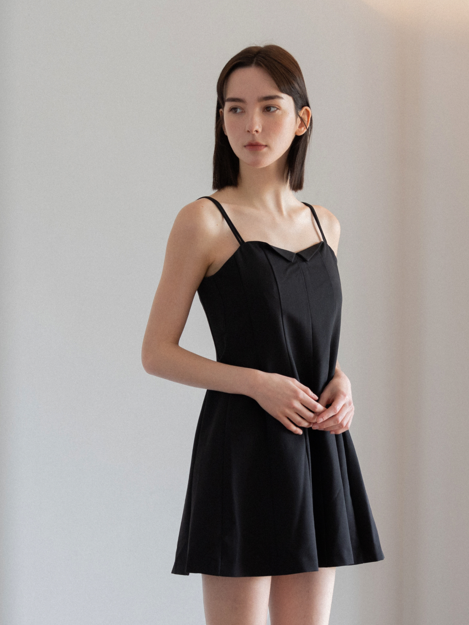 시원한 미니카라 드레스 - 블랙